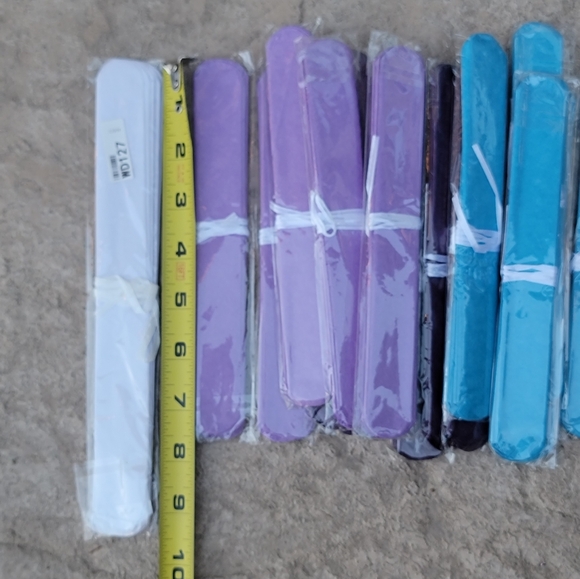 MY LITTLE PONY BUNDLE,MY LITTL PONY PLATES,FANTASTIC FLUTTERS PONY TOY & POMPOMS - Picture 11 of 16